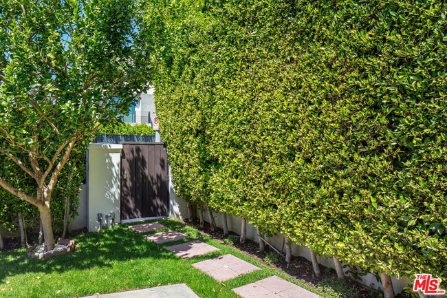 Photo - 1350 N Stanley Ave