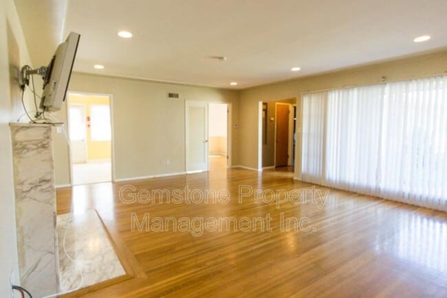 Photo - 4947 63rd St