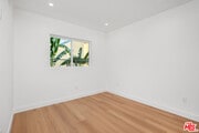 Photo - 728-724 Robinson St