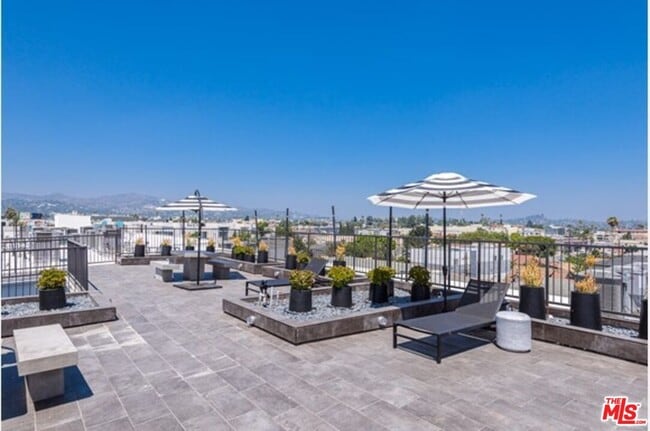 Photo - 518 N Gramercy Pl Unit ph3