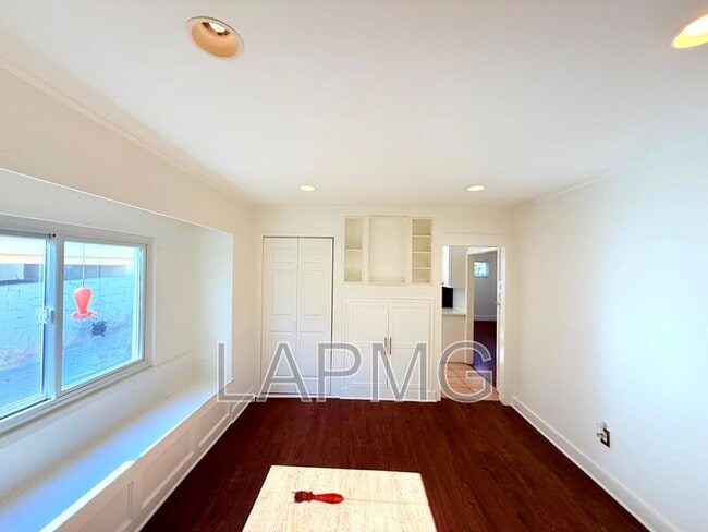 Photo - 4447 Lockwood Ave