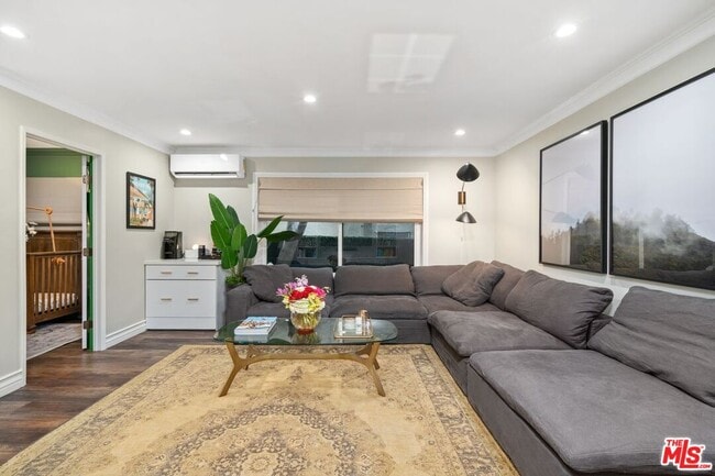 Photo - 960 Larrabee St Unit 105