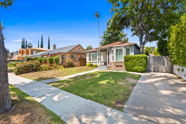 Photo - 5107 Enfield Ave