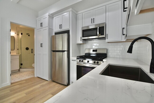 Photo - 6152 Woodman Ave Unit F