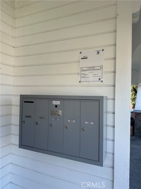 Photo - 956 E 43rd St