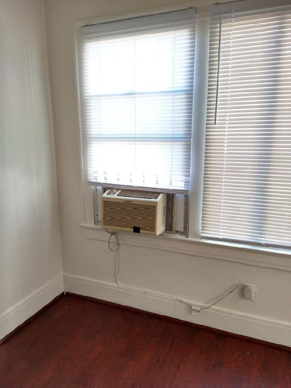 Photo - 1833 W 11th Pl