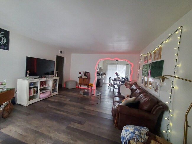 Photo - 428 W Kelly Ave