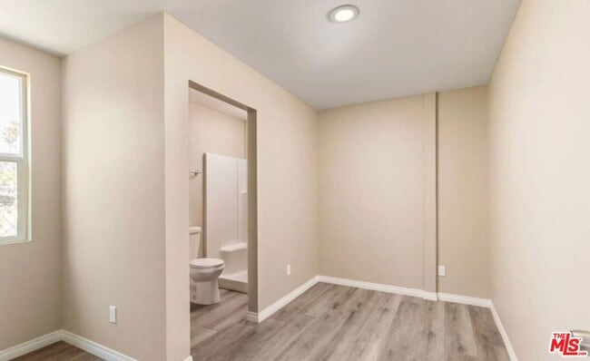 Photo - 9219 Langdon Ave