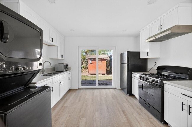 Building Photo - 767 Ball Ave Unit 767 Ball Ave  D