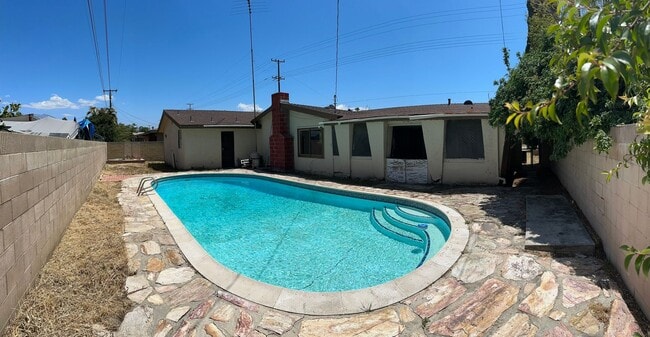 Photo - 3 Bedroom / 2 Bathroom Pool Home In Hemet