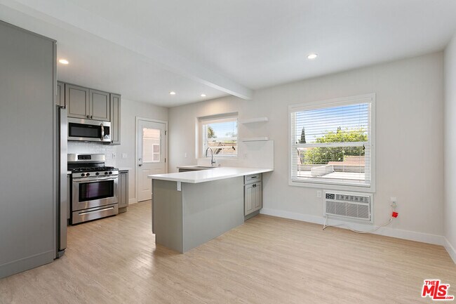 Photo - 5454 S San Vicente Blvd