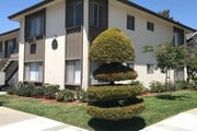 Front of Building - Green Oaks Apartments, LLC.