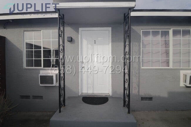 Building Photo - Swift Ave (4233-4239) Unit 4233