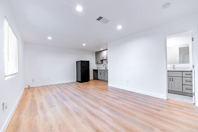 Photo - Showing Times: Every Wednesdays 4:00PM - 5:00PM Every Saturdays 12:00PM - 1:00PM