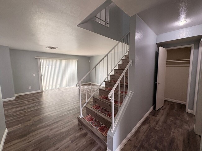 Photo - 3 Bed, 2.5 Bath in Ontario!