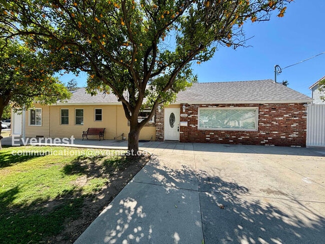 Photo - 11005 Shoshone Ave House