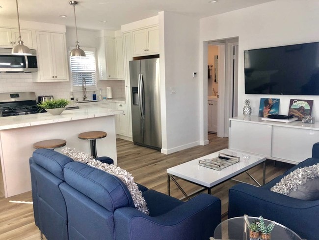 living room and kitchen - 4457 S Centinela Ave Unit 4457