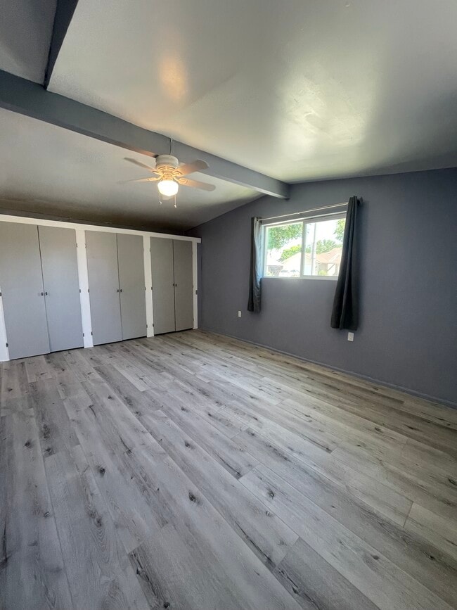 Photo - 6439 Graves Ave