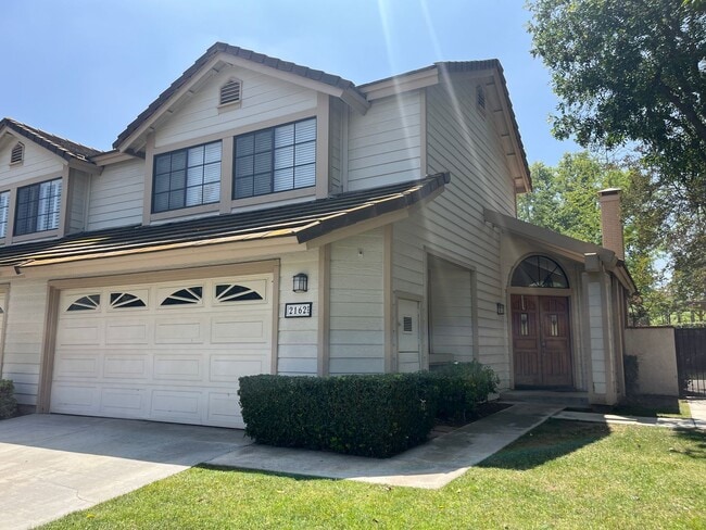 Building Photo - Spacious 3 bedroom, 2.5 bath duplex with private backyard for rent