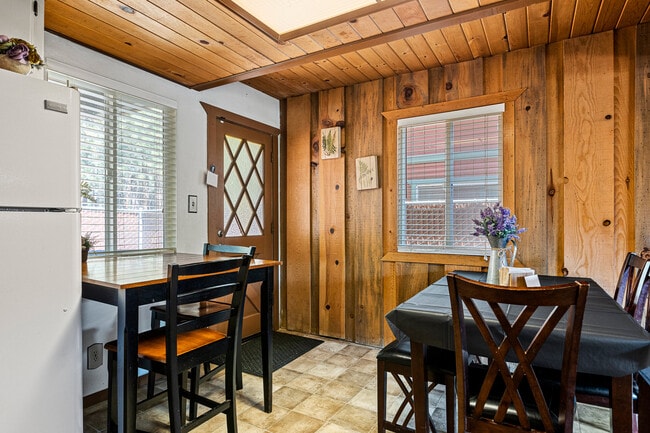 Photo - 658 Elm St