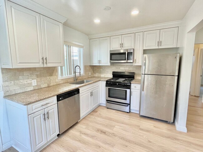 Photo - 2 bed 1 bath Apt in North Park Area Unit 4141