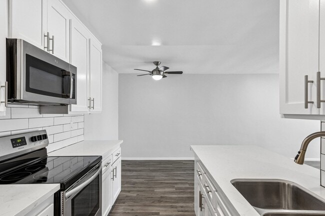 Photo - 1635 North Martel Avenue