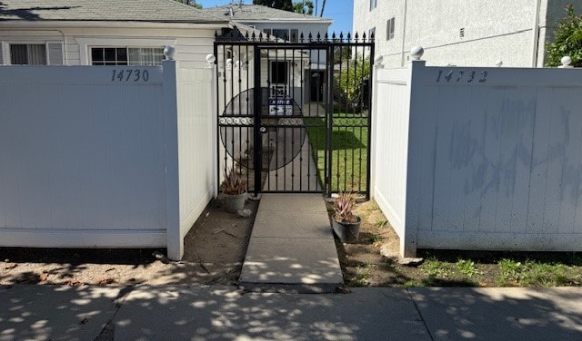 Building Photo - 14732 Burbank Blvd