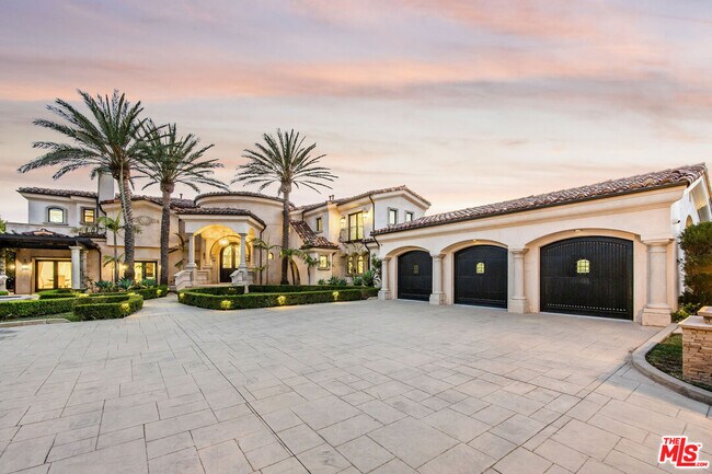 Photo - 5925 Murphy Way