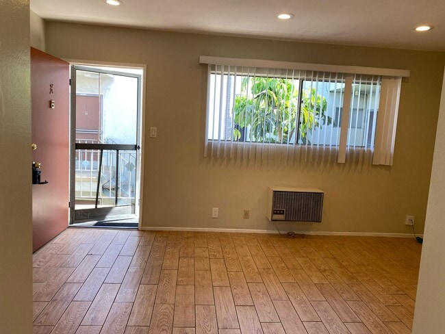 Photo - 220 W Spazier Ave Unit 220 #H