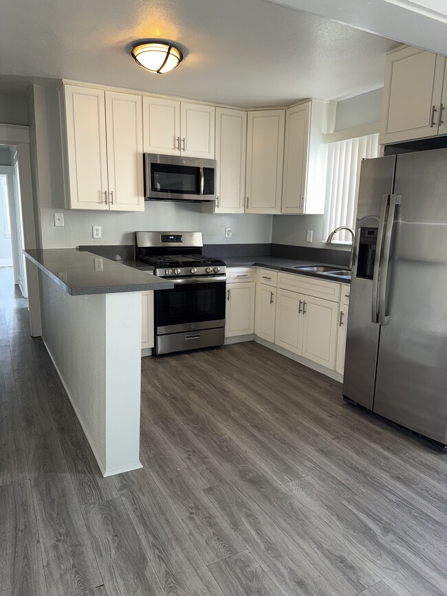 Photo - 2221 S Budlong Ave Unit 2221 1/2