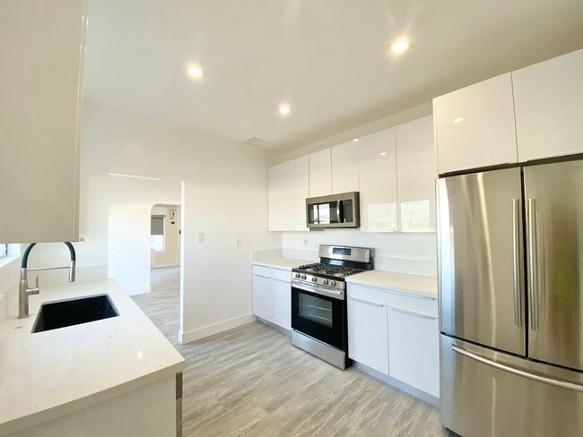 Photo - 627 Brittania St Unit 629