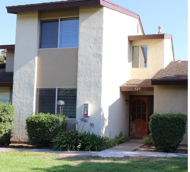 Building Photo - Rice Ranch Condo