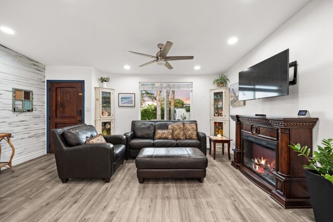 Photo - 1601 Kraft St