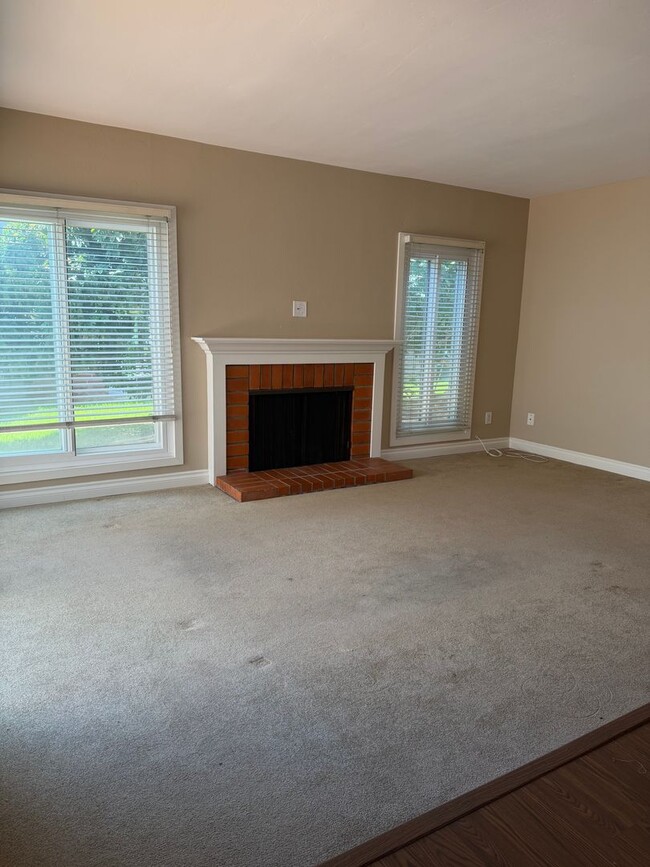 Photo - Highly Desirable Park Point Loma Townhome!