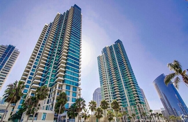 Building Photo - Stunning 1 bedroom, 1.5 bath in The Grande... Rental