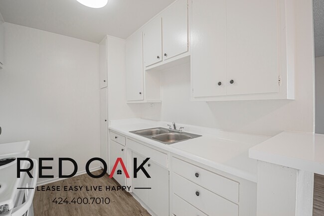 Photo - 915 N Wilton Pl Unit 213