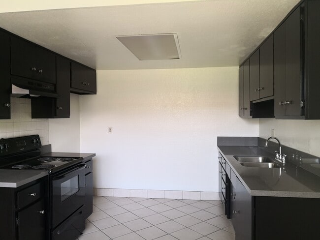 Building Photo - 415 S Orange Ave