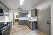 Photo - 532 W 5th St House