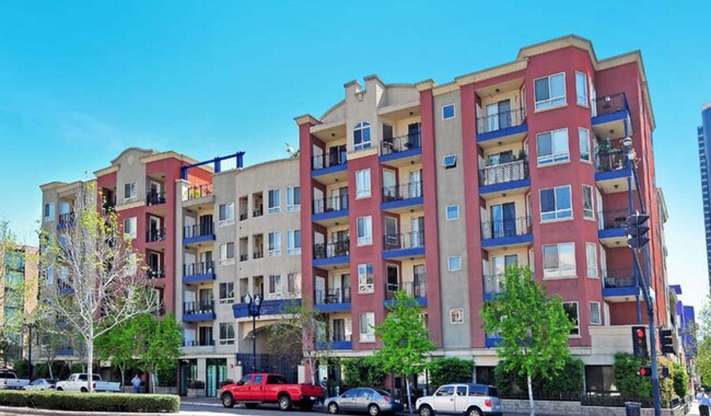 Building Photo - AMAZING 2/2 MARINA DISTRICT CONDO WITH 2 A...