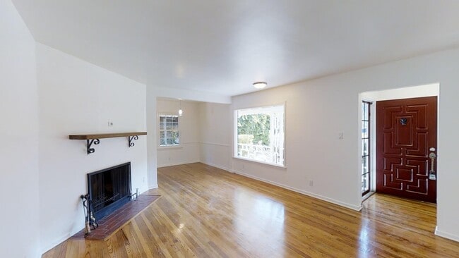 Gated 3-Bed, 3-Bath Gem with Dual Primary ... - Gated 3-Bed, 3-Bath Gem with Dual Primary ... House