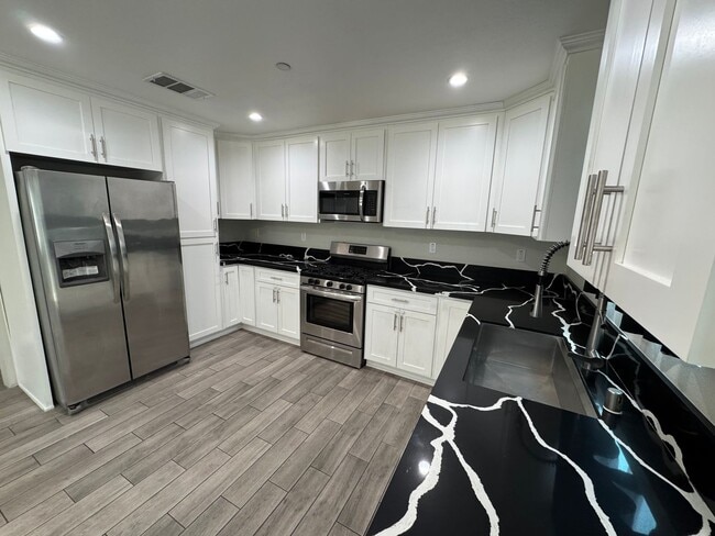 Photo - 4L Hayland Unit 15745 1/2