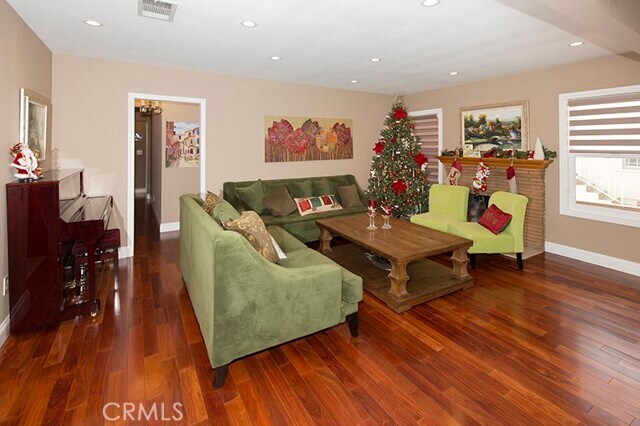 Photo - 3238 Montrose