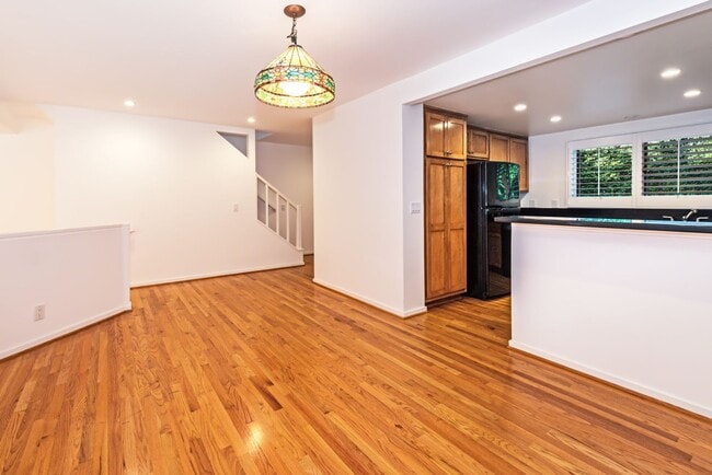 Photo - Spacious 3BD/2.5BA Mesa Townhome! (Walking distance to the beach)