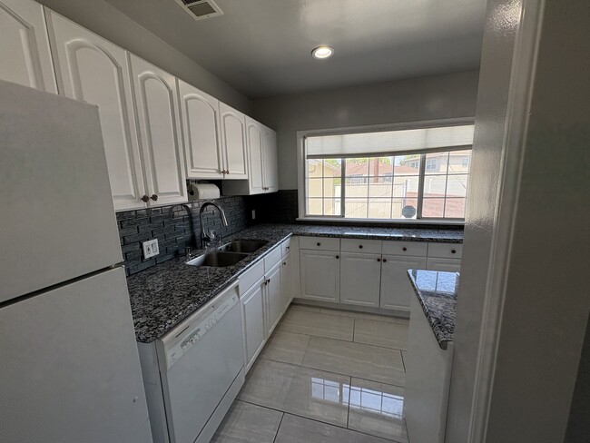 Photo - 1244 N Hollywood Way House