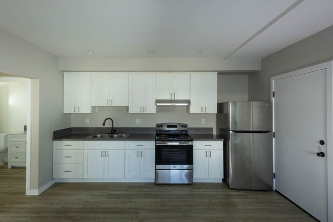 Photo - 1 Bed - Bright & Spacious Living in the Heart of LA | Modern Upgrades & Unbeatable Location Unit 16