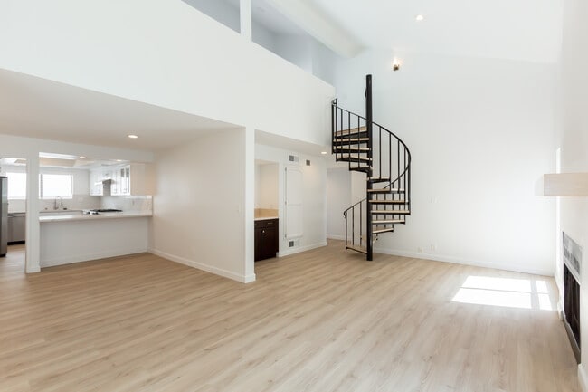 Photo - 1738 S Bentley Ave