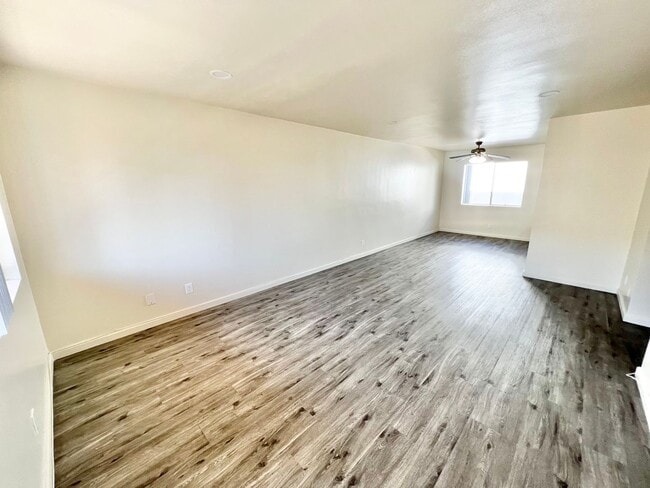 Building Photo - Spacious 3BD/2BA Upper-Level Apartment with Private Patio & 2 Parking Spaces