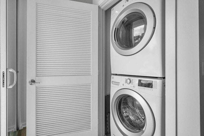 Photo - 3 bedroom 3.5 bath - Townhouse for rent