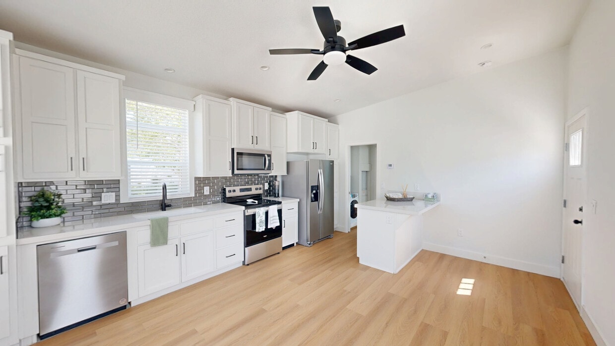 3D Tour - Lakeside Village Apartments
