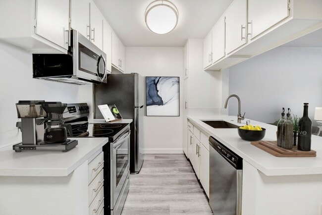 Photo - Zelzah Court Apartments